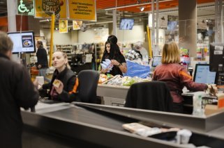 Les conditions de travail du personnel de la vente doivent être améliorées, estime UNIA Valais.